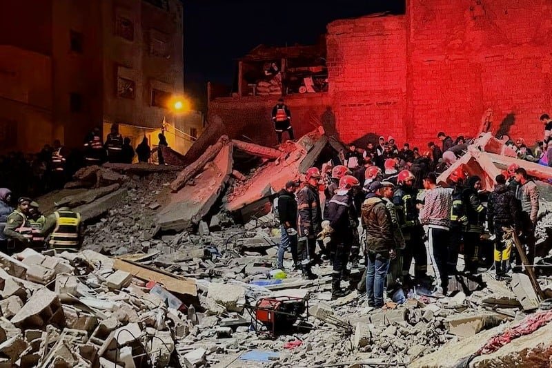 ارتفاع قتلى انهيار بنايتي فاس إلى 22 شخصاً.. واستمرار عمليات البحث تحت الأنقاض